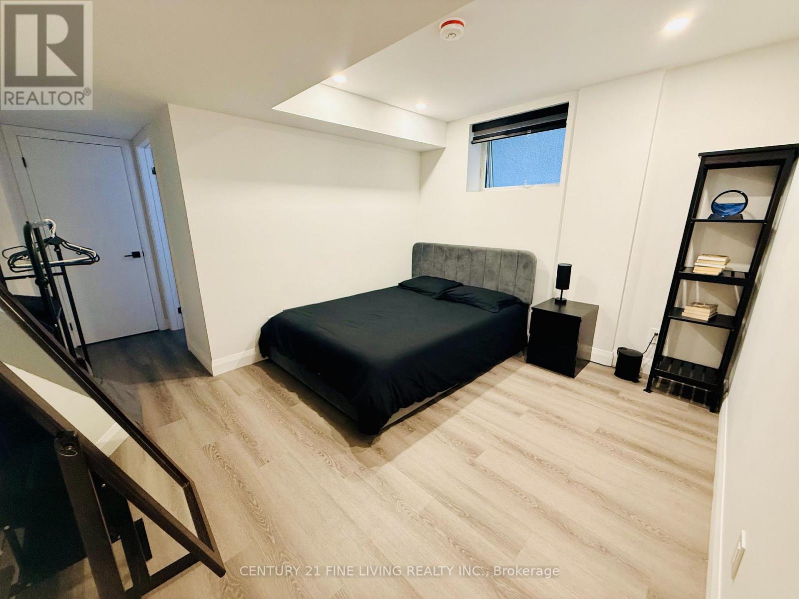 402 Mcroberts Avenue, Toronto, Ontario  M6E 4R2 - Photo 5 - W13236208