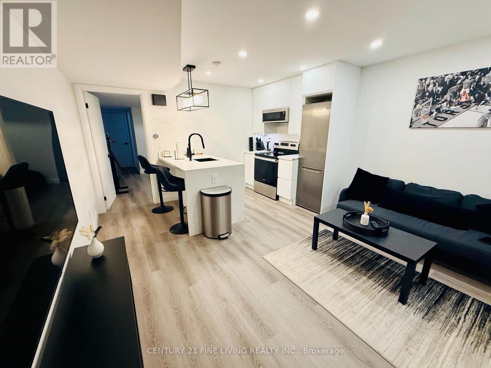 402 Mcroberts Avenue, Toronto, Ontario  M6E 4R2 - Photo 2 - W13236208