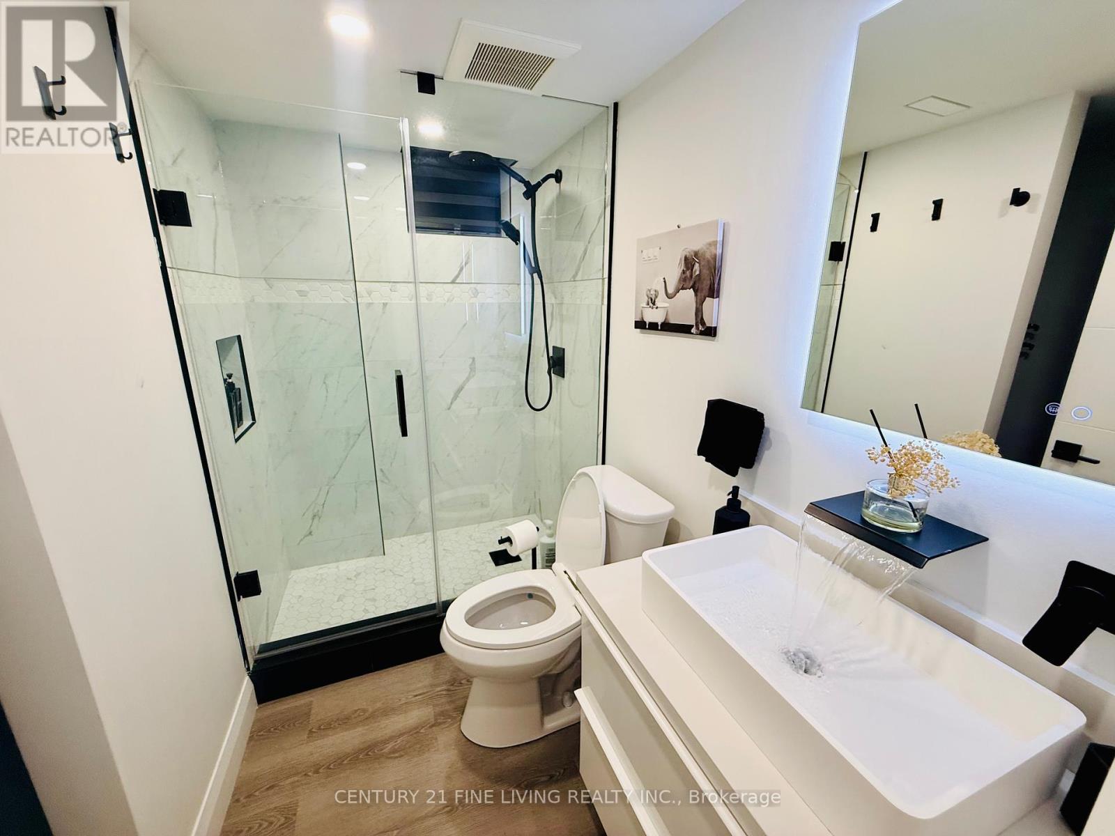 402 Mcroberts Avenue, Toronto, Ontario  M6E 4R2 - Photo 6 - W13236208