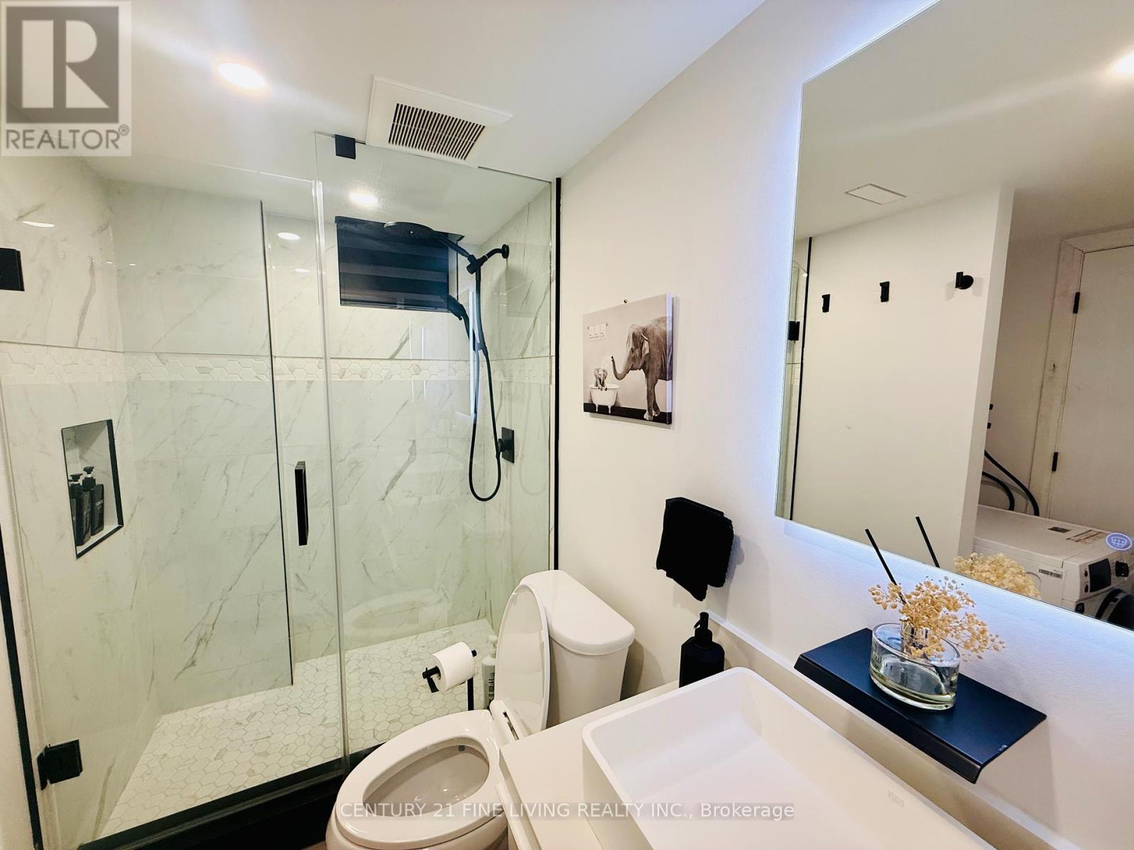 402 Mcroberts Avenue, Toronto, Ontario  M6E 4R2 - Photo 7 - W13236208