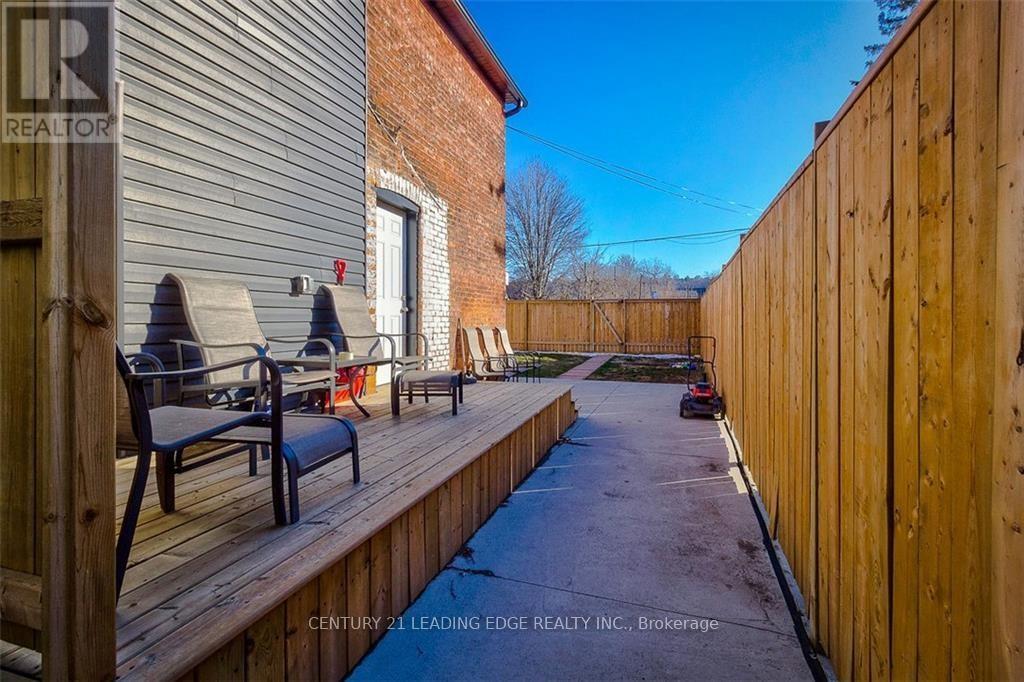 B - 382 Cannon Street E, Hamilton, Ontario  L8L 2C4 - Photo 2 - X13237352