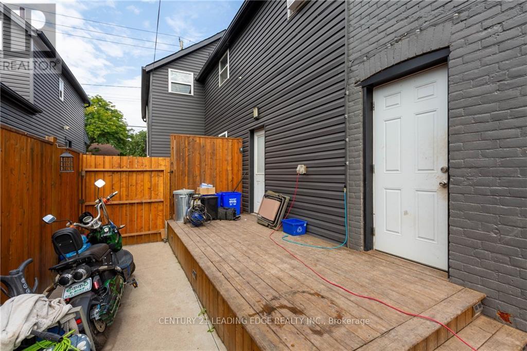 B - 382 Cannon Street E, Hamilton, Ontario  L8L 2C4 - Photo 3 - X13237352