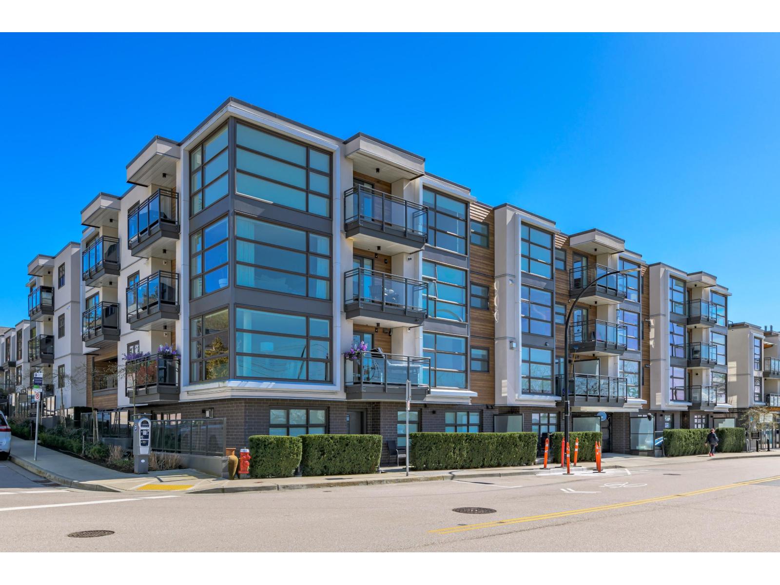 203 1160 Oxford Street, White Rock, British Columbia  V4B 0B3 - Photo 2 - R3091722