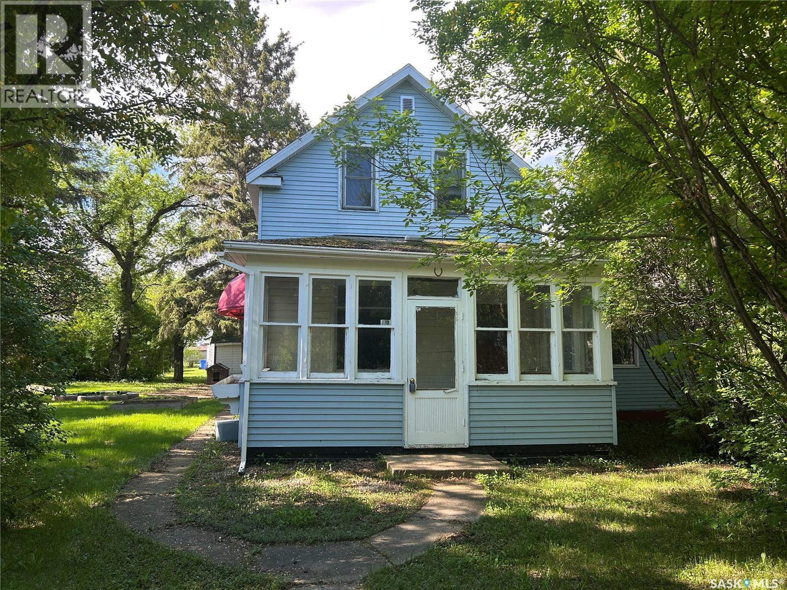 327 4th AVENUE E, Canora, Saskatchewan