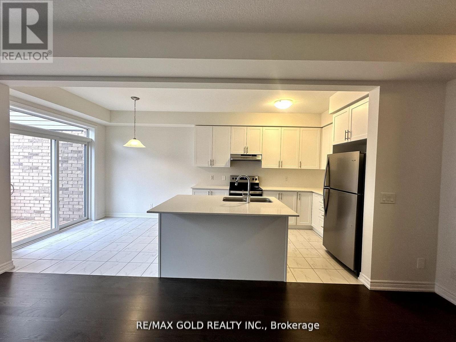 147 Broadacre Drive, Kitchener, Ontario  N2R 0S5 - Photo 2 - X13236668