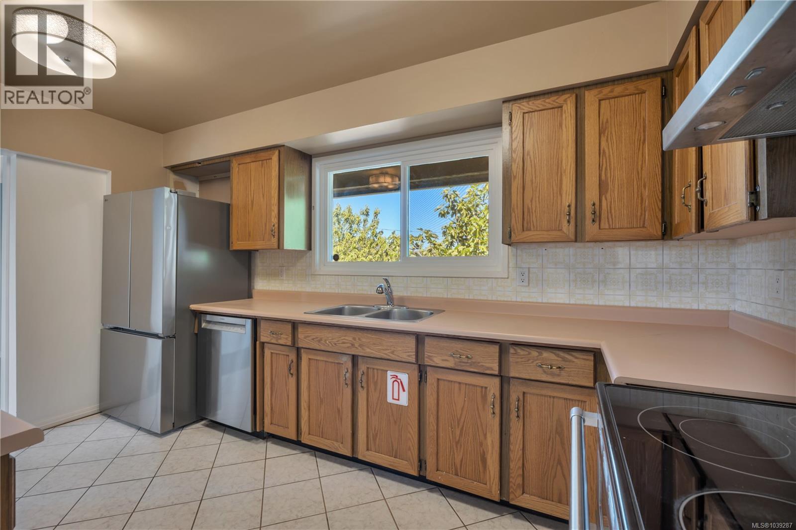3236 Cedar Hill Rd, Saanich, British Columbia  V8P 3Y3 - Photo 30 - 1039287