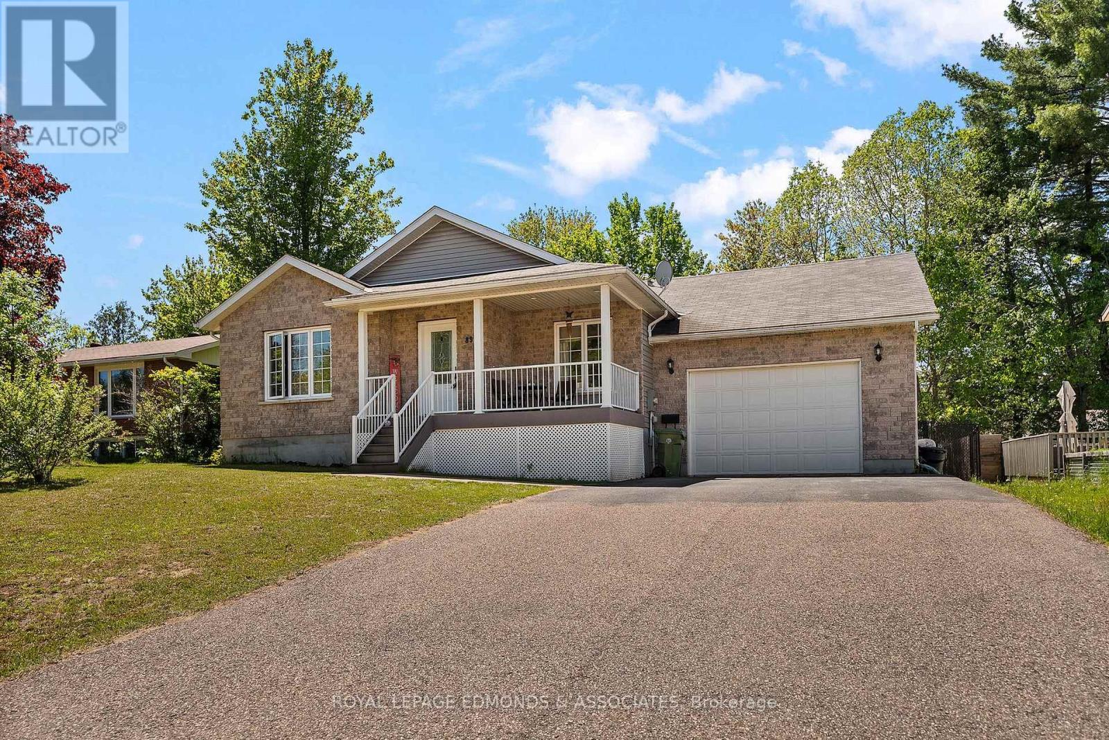 89 Spruce Street, Petawawa, Ontario  K8H 3H7 - Photo 2 - X13237430