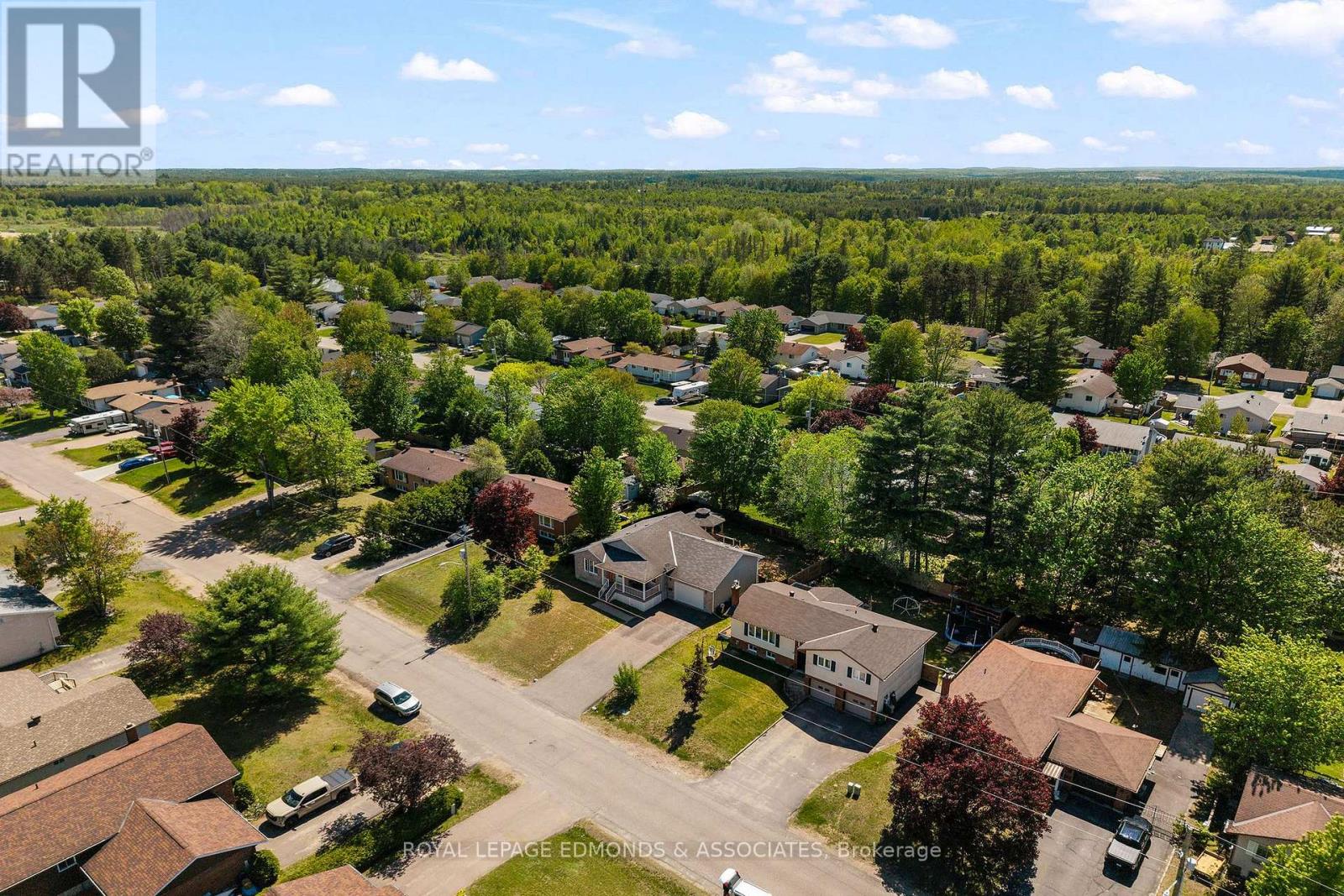 89 Spruce Street, Petawawa, Ontario  K8H 3H7 - Photo 37 - X13237430