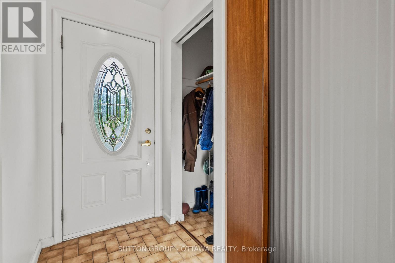 1237 Whitmore Avenue, Ottawa, Ontario  K2C 2N6 - Photo 3 - X13237390