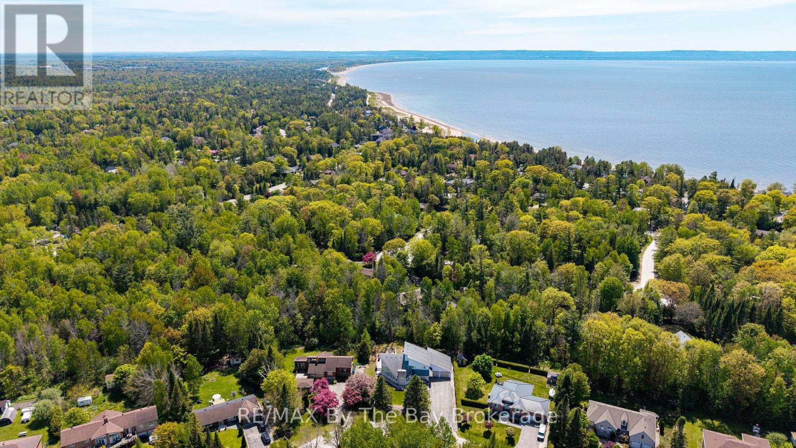 32 Bridlewood Crescent, Wasaga Beach, Ontario  L9Z 1B4 - Photo 3 - S12949526