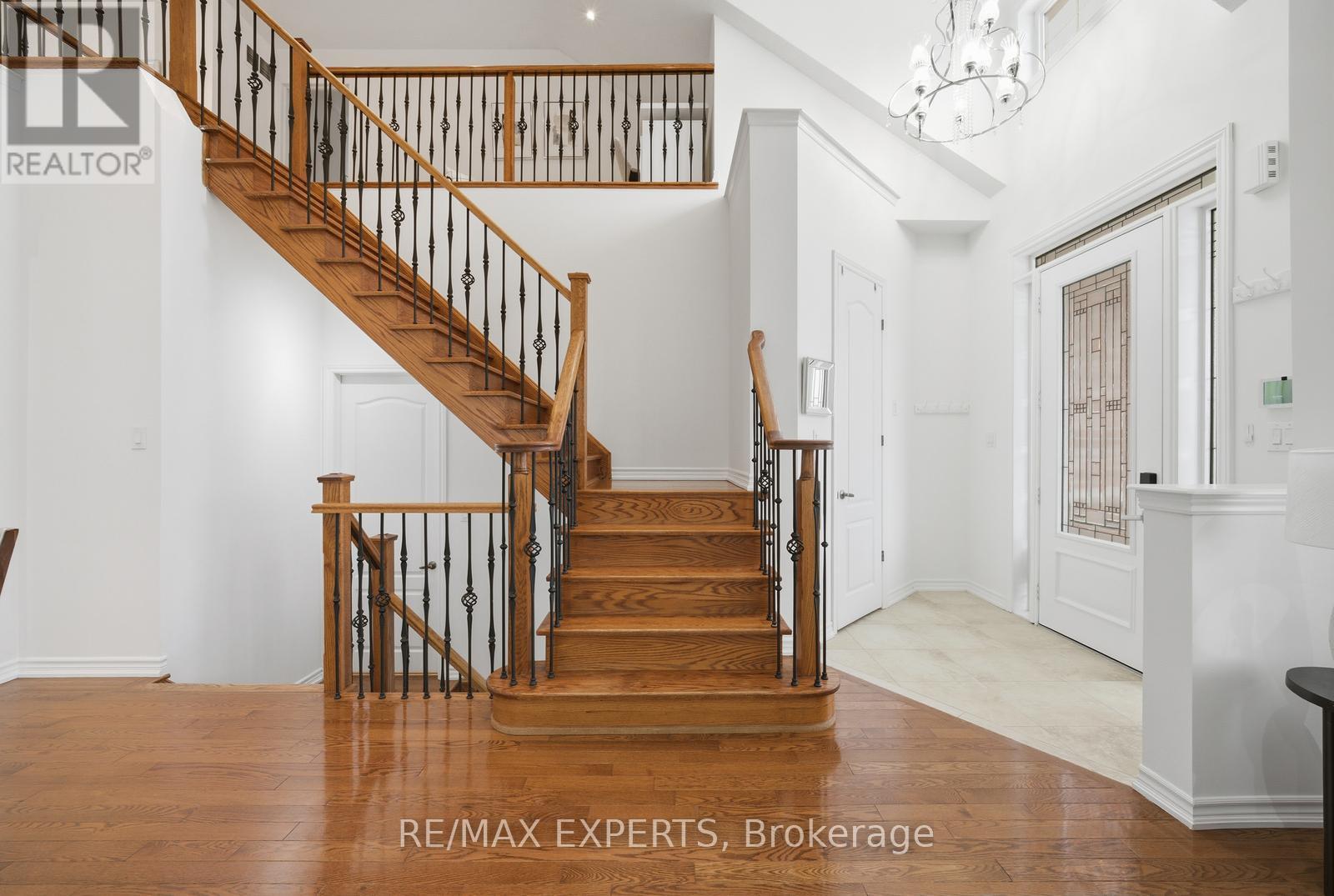 11 Collier Crescent, Essa, Ontario  L3W 0M7 - Photo 4 - N13011356