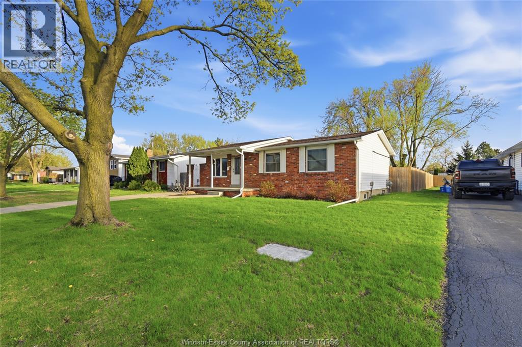 10395 Caledon Court, Windsor, Ontario  N8R 1C7 - Photo 4 - 26013000