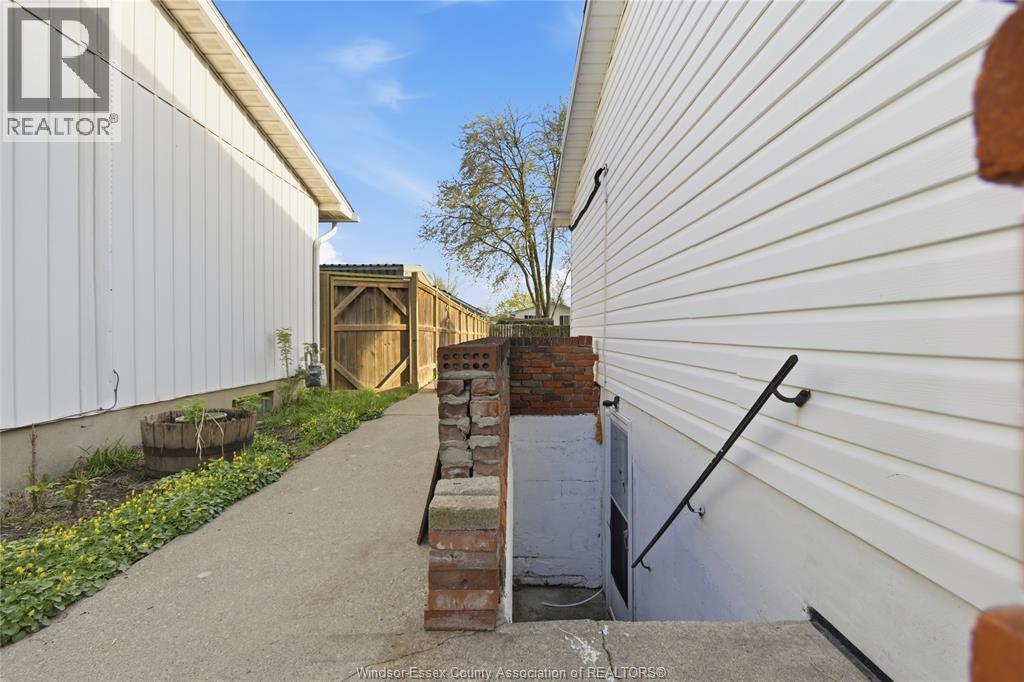 10395 Caledon Court, Windsor, Ontario  N8R 1C7 - Photo 9 - 26013000