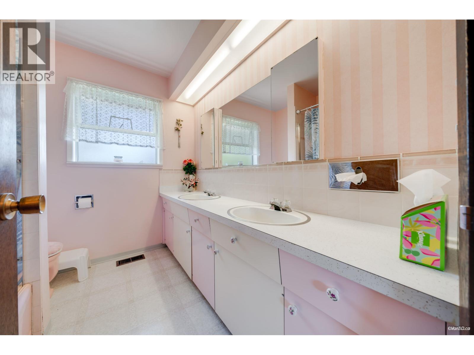 8140 Spires Road, Richmond, British Columbia  V6Y 1V9 - Photo 12 - R3130691