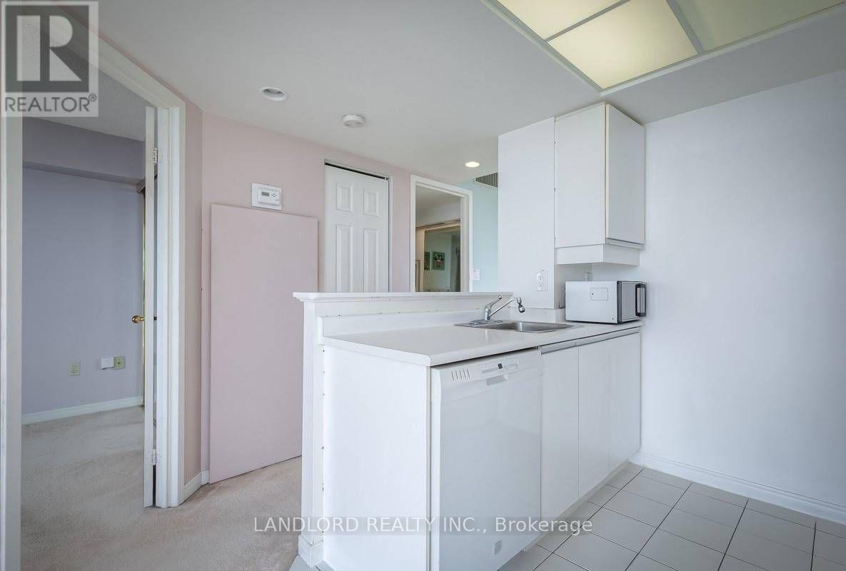 2504 - 5 Concorde Place, Toronto, Ontario  M3C 3M8 - Photo 4 - C13237406