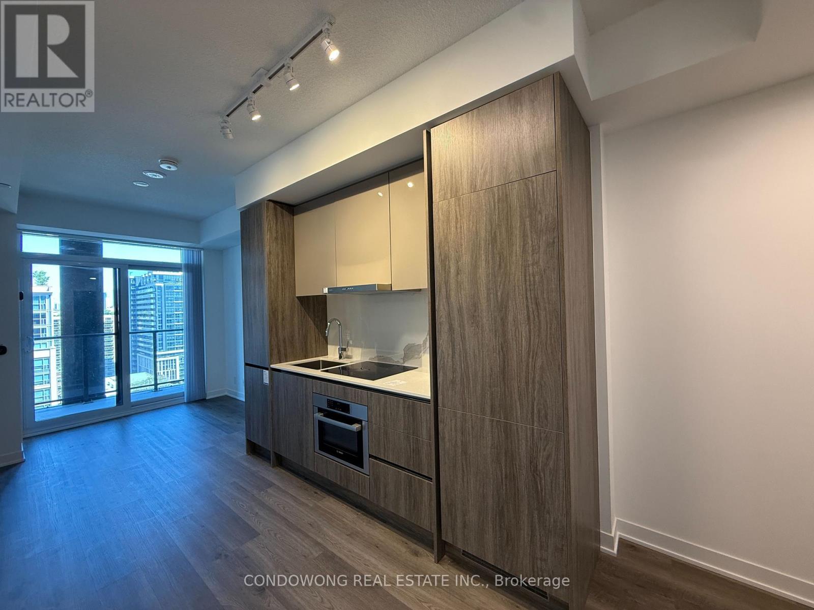 1701 - 180 Front Street E, Toronto, Ontario  M5A 0A9 - Photo 2 - C13237410