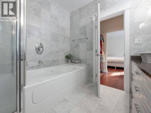 758 Gerussi Lane, Gibsons, British Columbia  V0N 1V7 - Photo 9 - R3131918