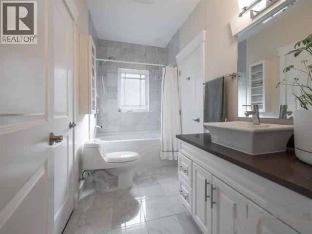 758 Gerussi Lane, Gibsons, British Columbia  V0N 1V7 - Photo 10 - R3131918