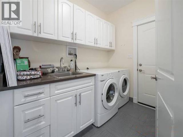 758 Gerussi Lane, Gibsons, British Columbia  V0N 1V7 - Photo 12 - R3131918