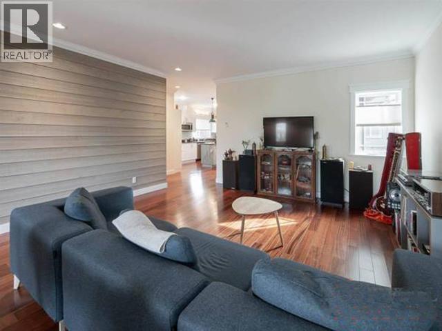 758 Gerussi Lane, Gibsons, British Columbia  V0N 1V7 - Photo 5 - R3131918