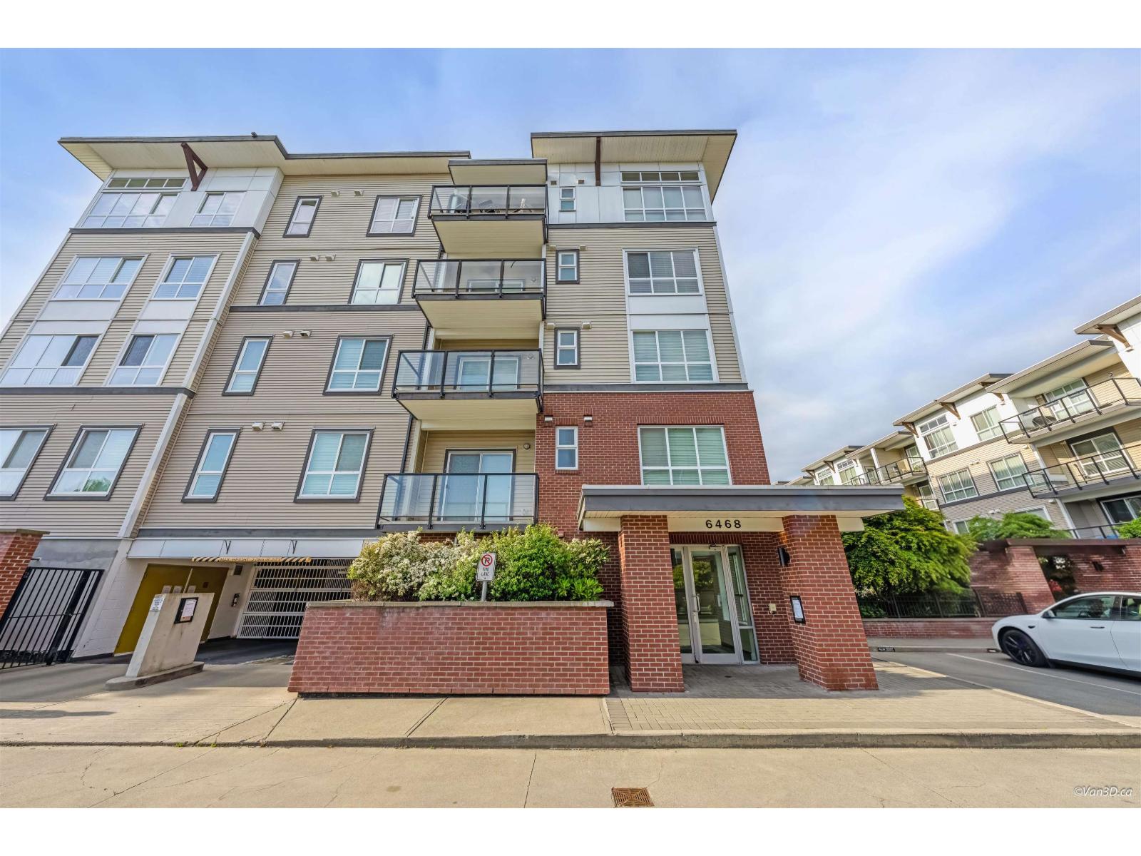 202 6468 195A STREET, surrey, British Columbia