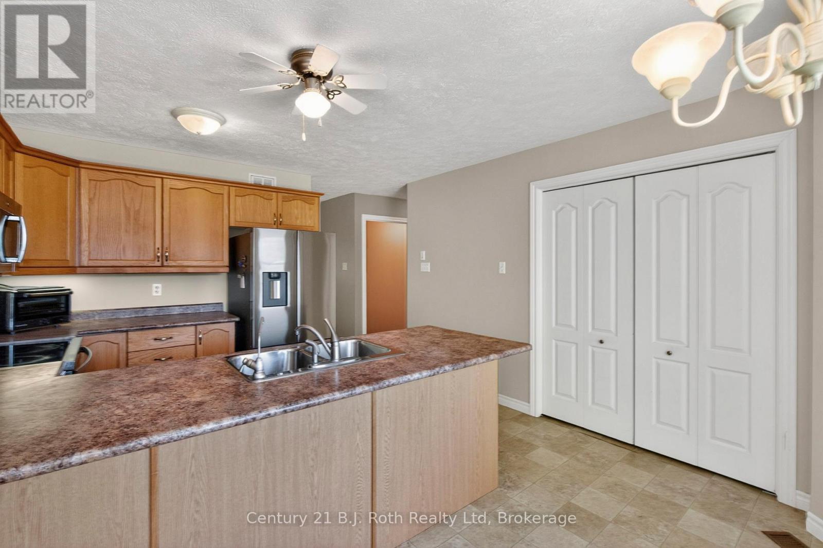 24 Marchand Drive, Penetanguishene, Ontario  L9M 2J2 - Photo 9 - S13234834
