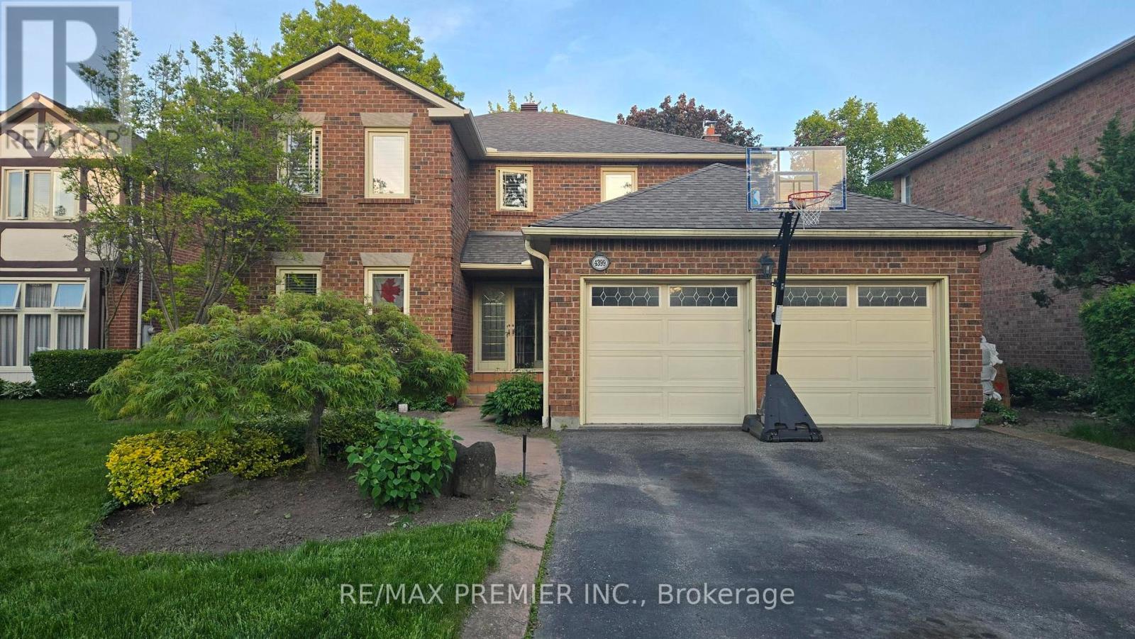 4399 Beacon Lane, Mississauga, Ontario  L5C 4J8 - Photo 1 - W13237458