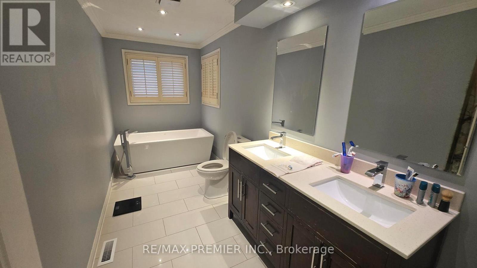 4399 Beacon Lane, Mississauga, Ontario  L5C 4J8 - Photo 10 - W13237458