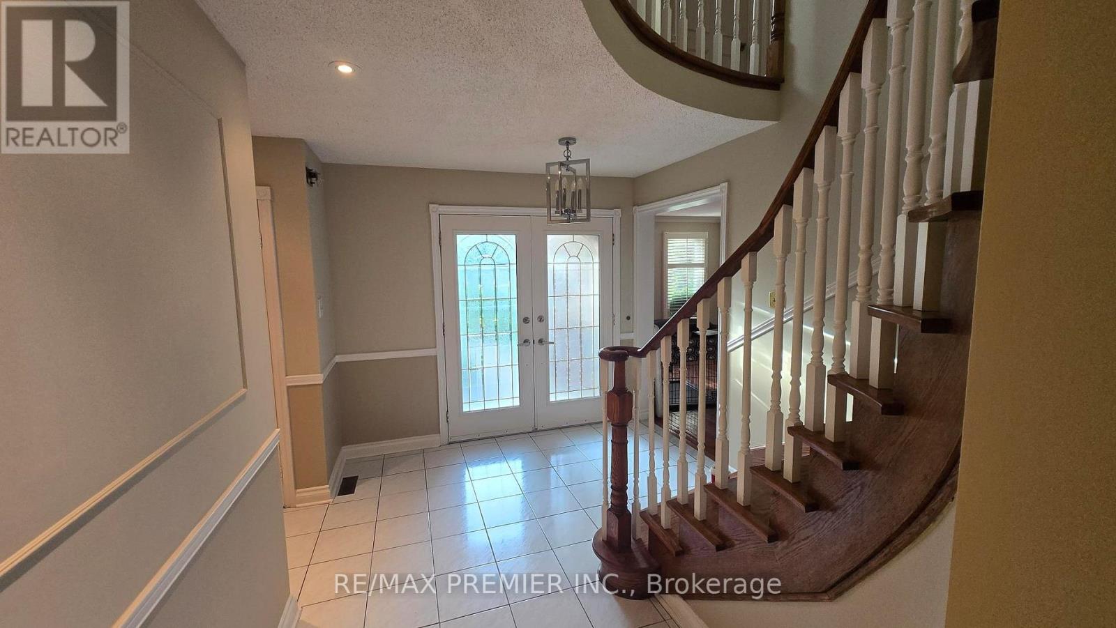 4399 Beacon Lane, Mississauga, Ontario  L5C 4J8 - Photo 3 - W13237458