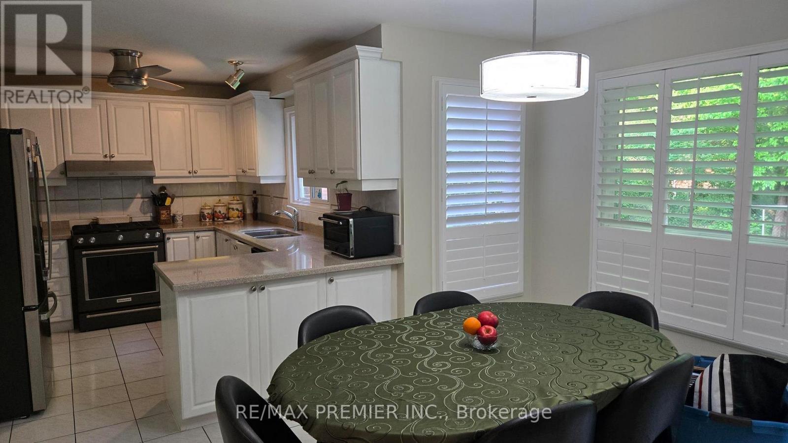 4399 Beacon Lane, Mississauga, Ontario  L5C 4J8 - Photo 6 - W13237458