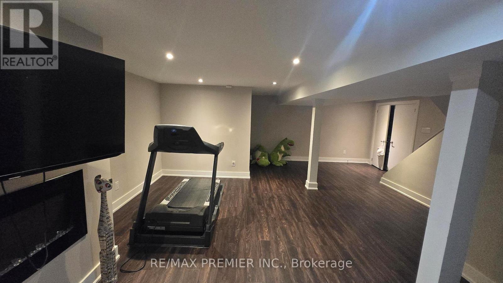 4399 Beacon Lane, Mississauga, Ontario  L5C 4J8 - Photo 7 - W13237458
