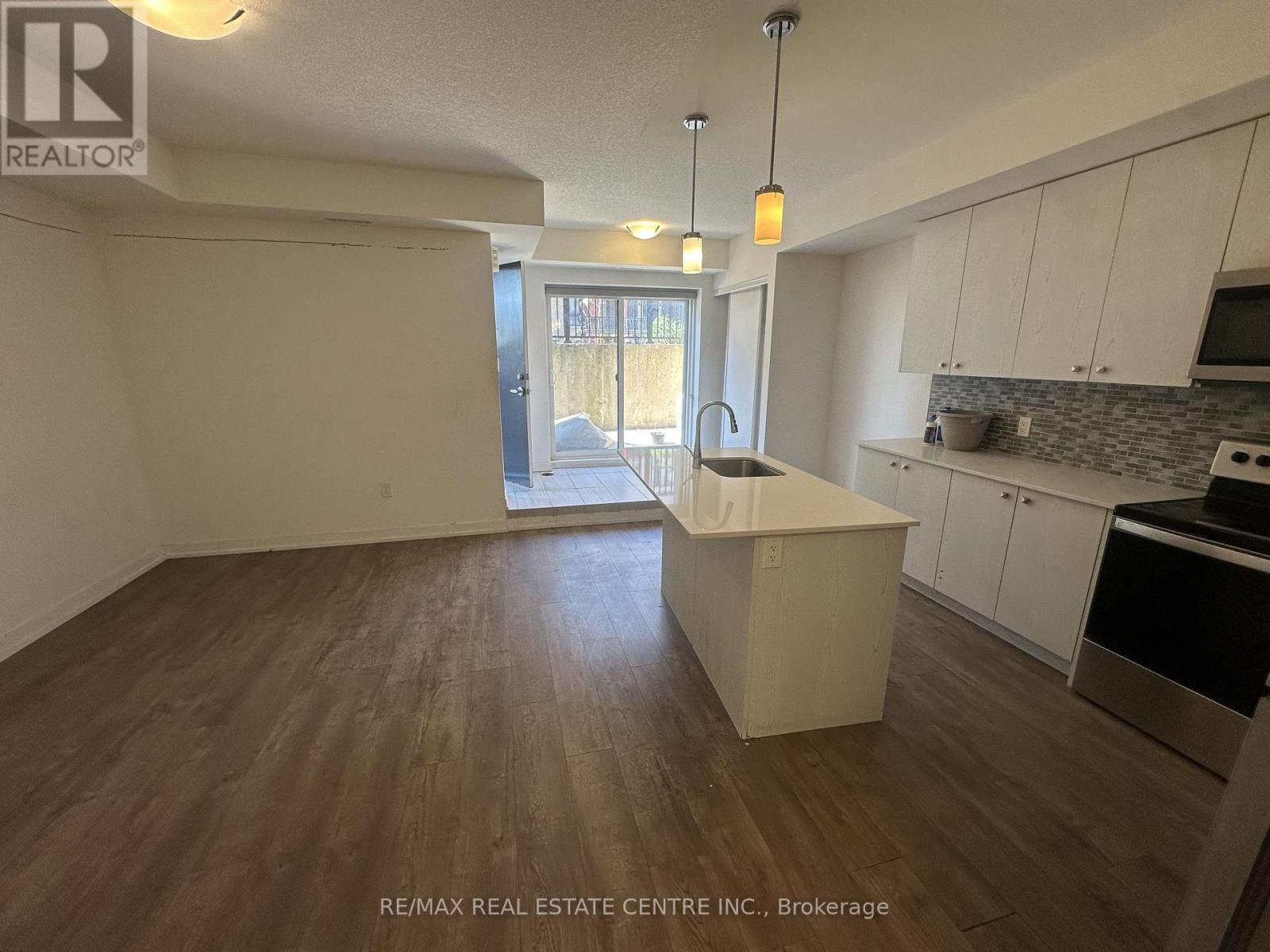 E9-20 - 20 Palace Street, Kitchener, Ontario  N2E 0J3 - Photo 2 - X12973542