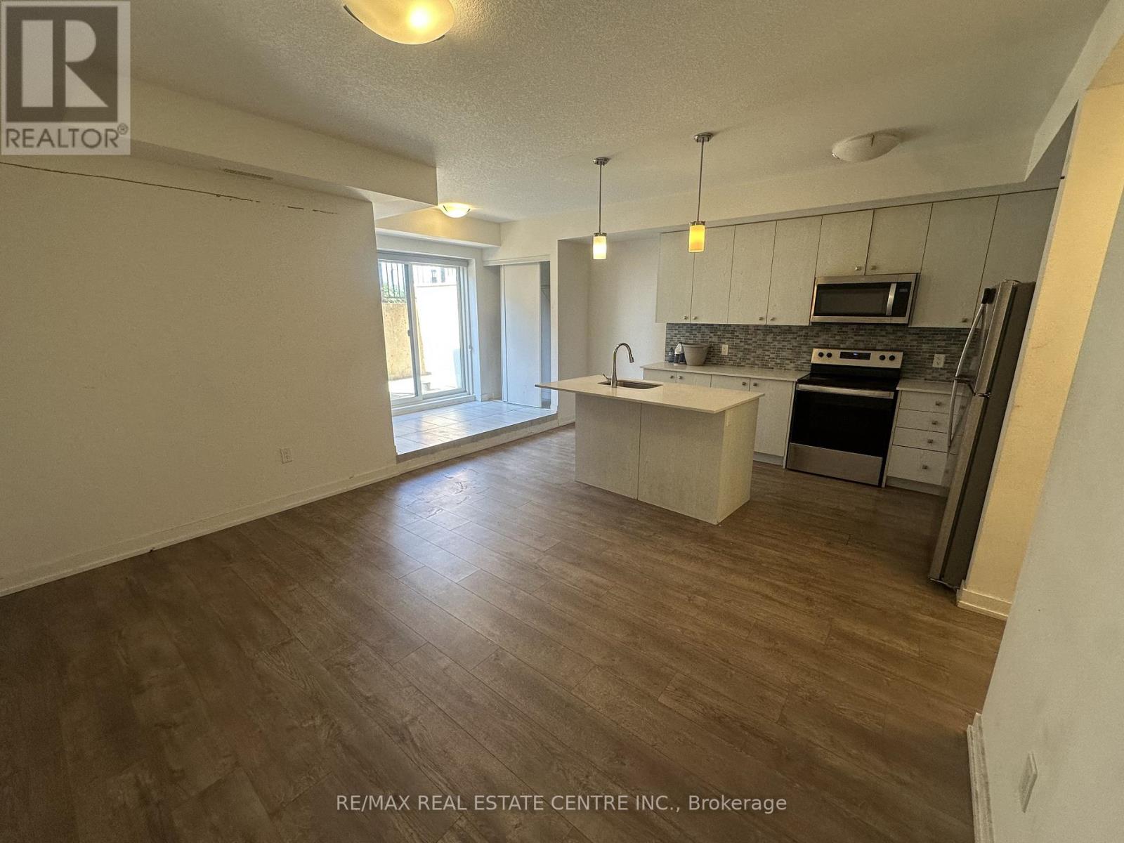 E9-20 - 20 Palace Street, Kitchener, Ontario  N2E 0J3 - Photo 3 - X12973542