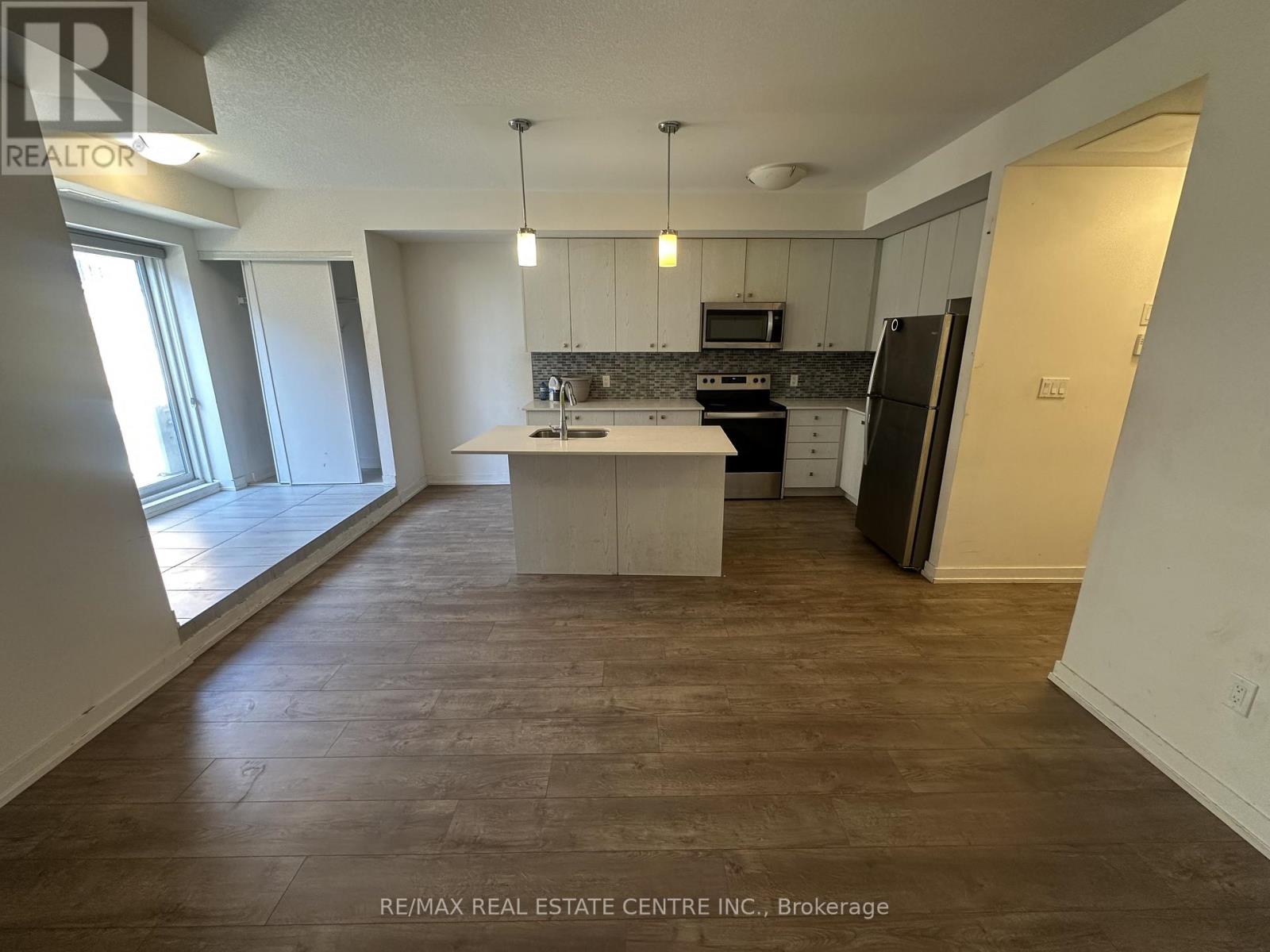 E9-20 - 20 Palace Street, Kitchener, Ontario  N2E 0J3 - Photo 4 - X12973542