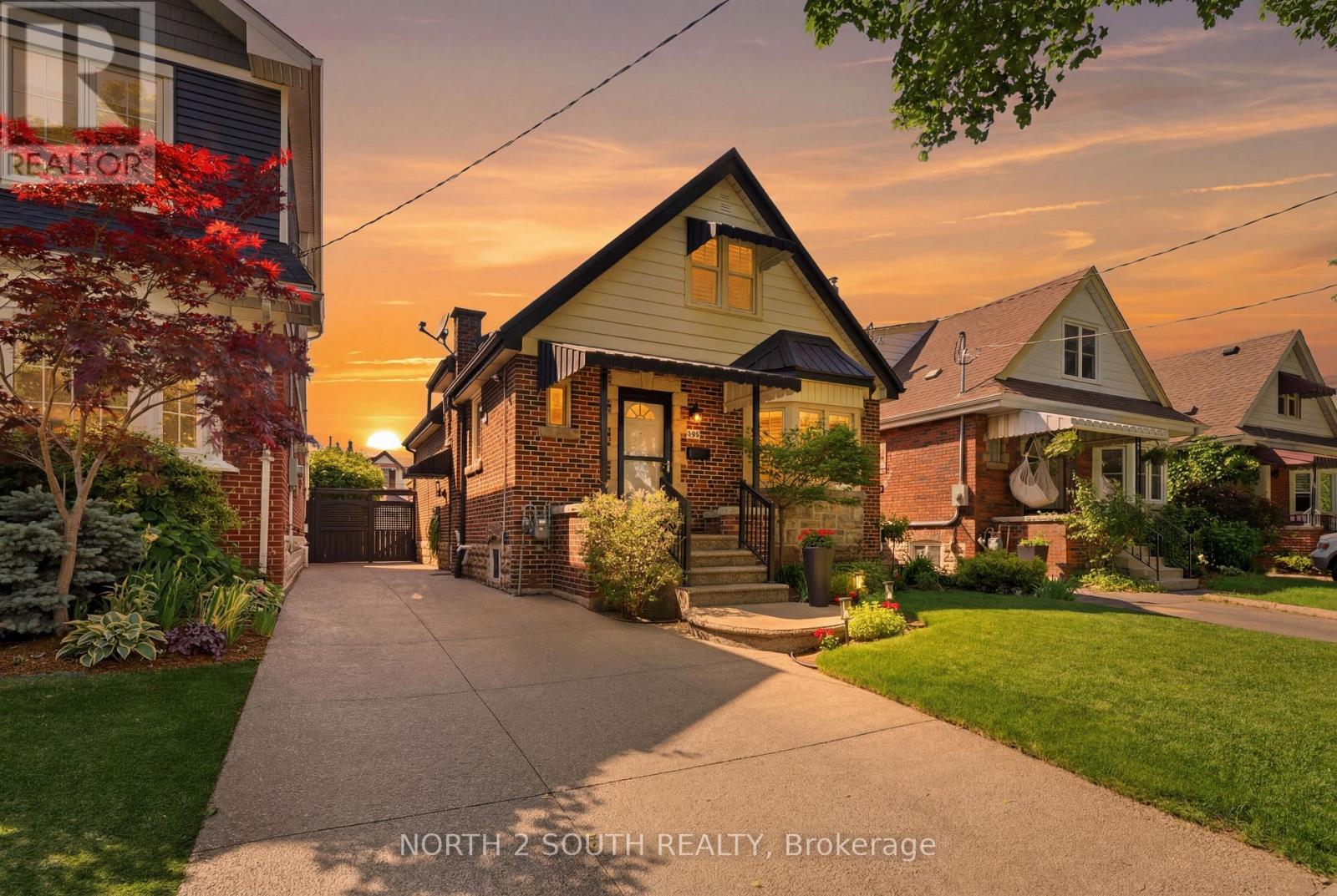 212 WEXFORD AVENUE S, Hamilton, Ontario