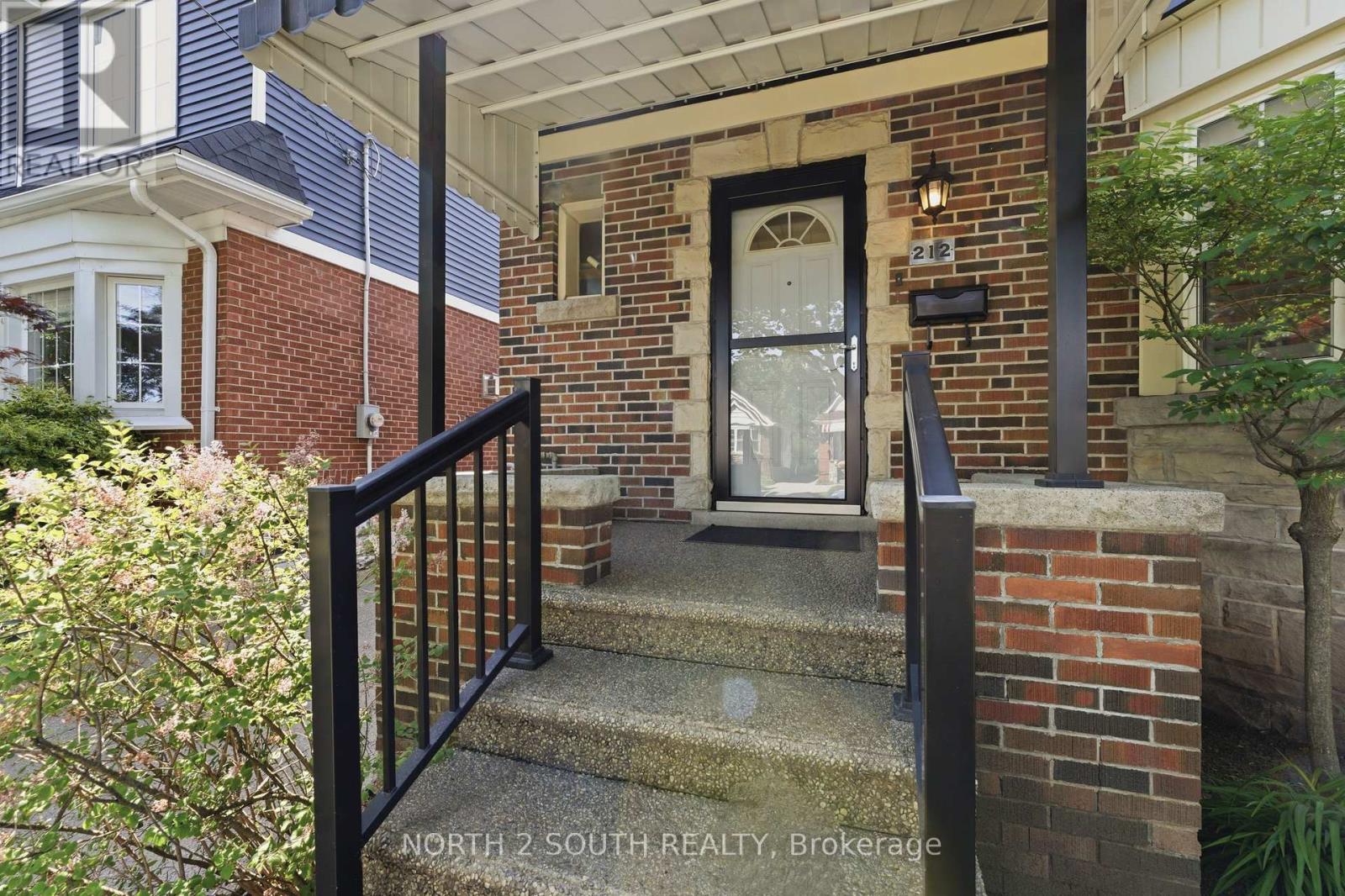 212 Wexford Avenue S, Hamilton, Ontario  L8K 2P2 - Photo 3 - X13237392