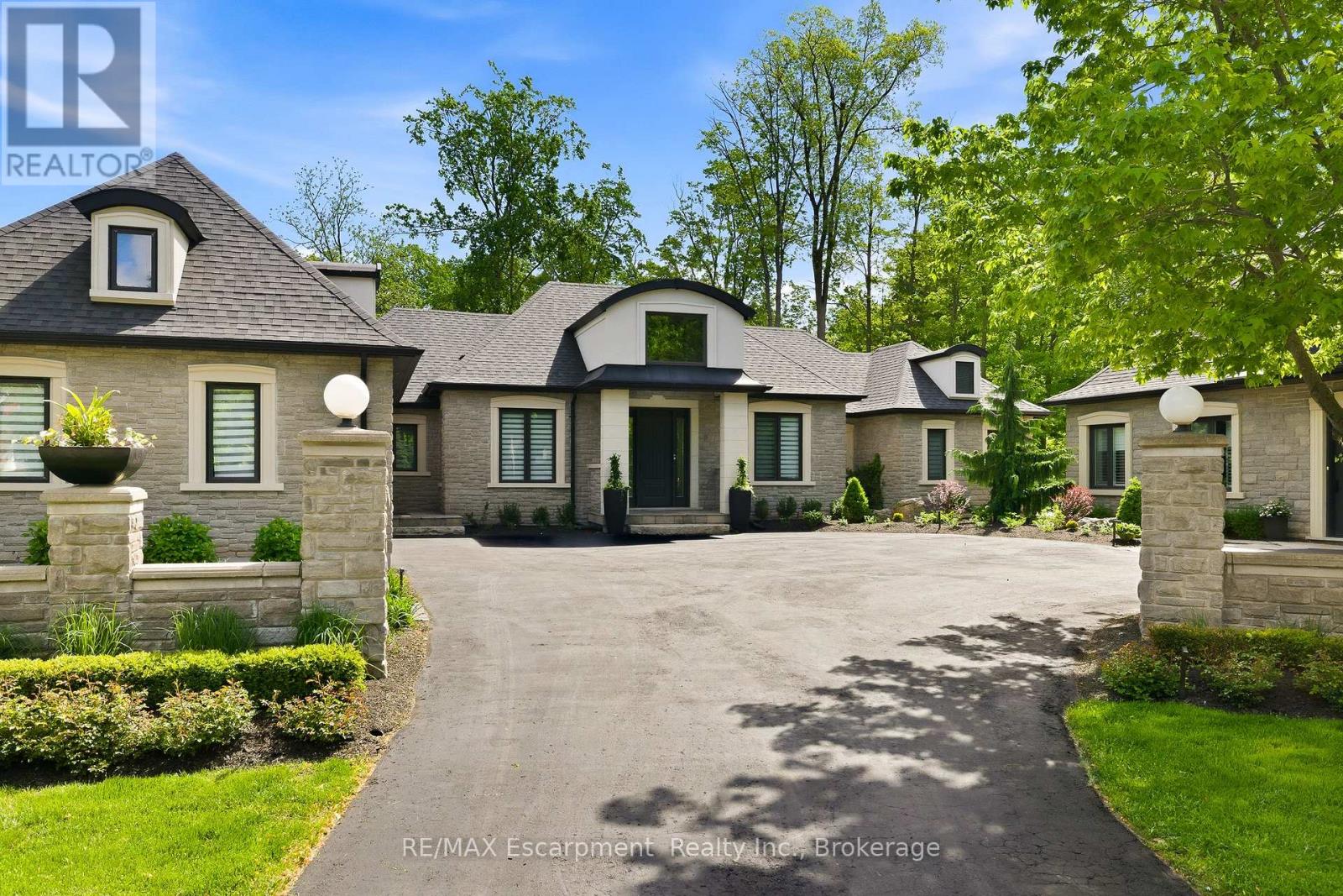 3205 Highpoint Court, Burlington, Ontario  L7P 0P9 - Photo 2 - W13237516
