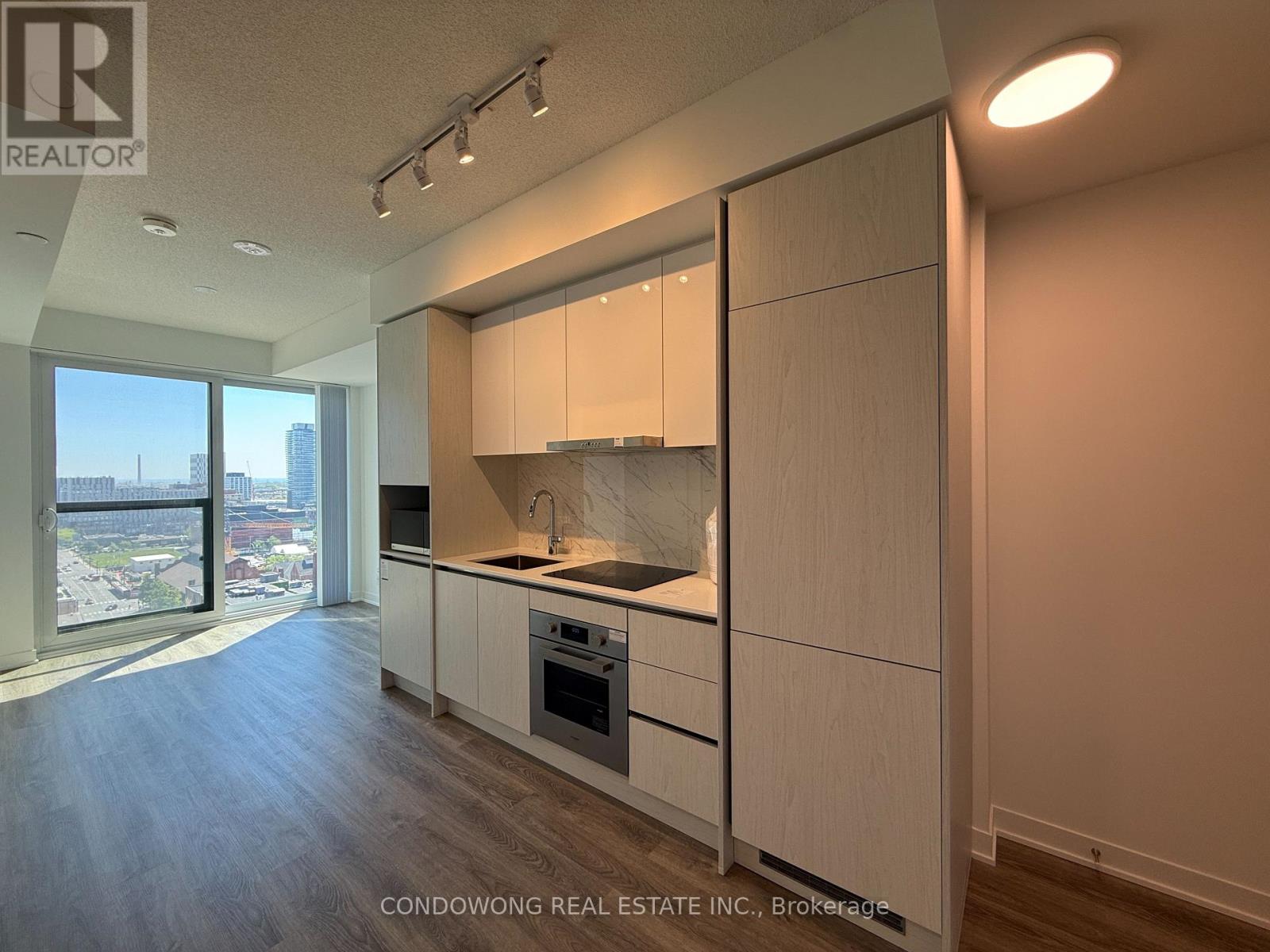 1905 - 180 Front Street E, Toronto, Ontario  M5A 0A9 - Photo 2 - C13237476