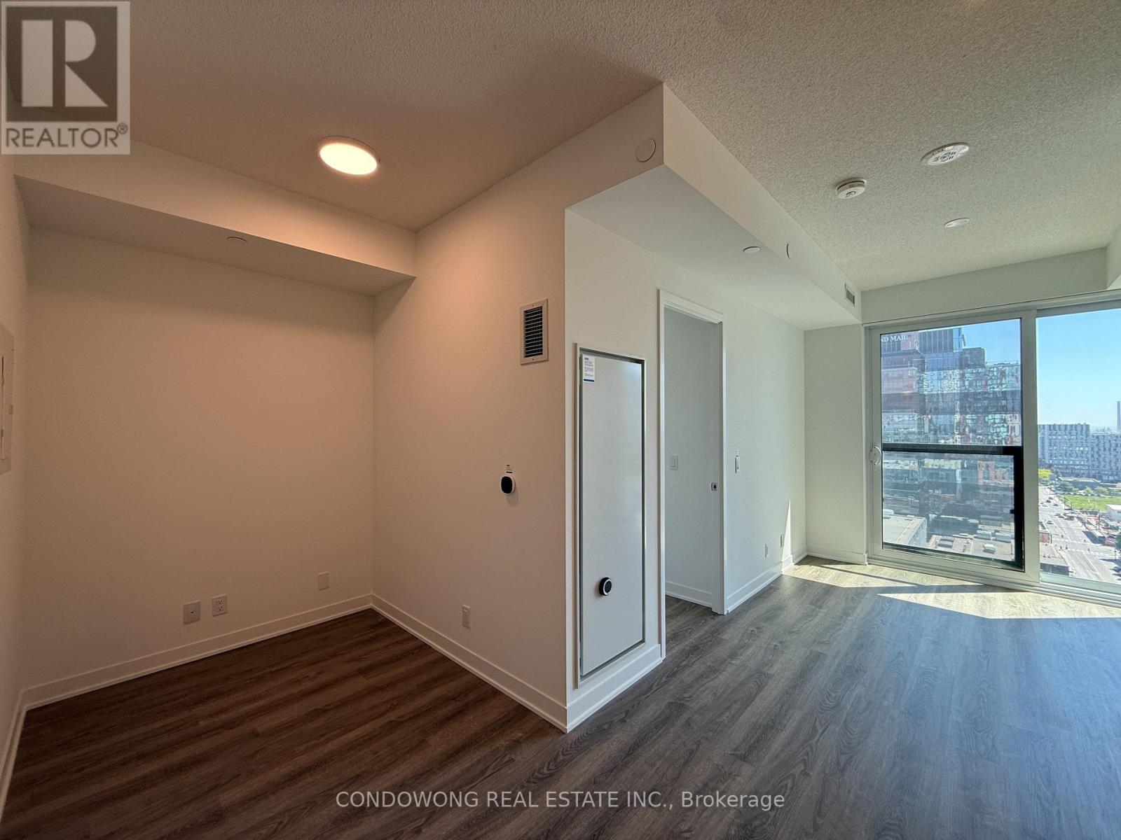 1905 - 180 Front Street E, Toronto, Ontario  M5A 0A9 - Photo 3 - C13237476