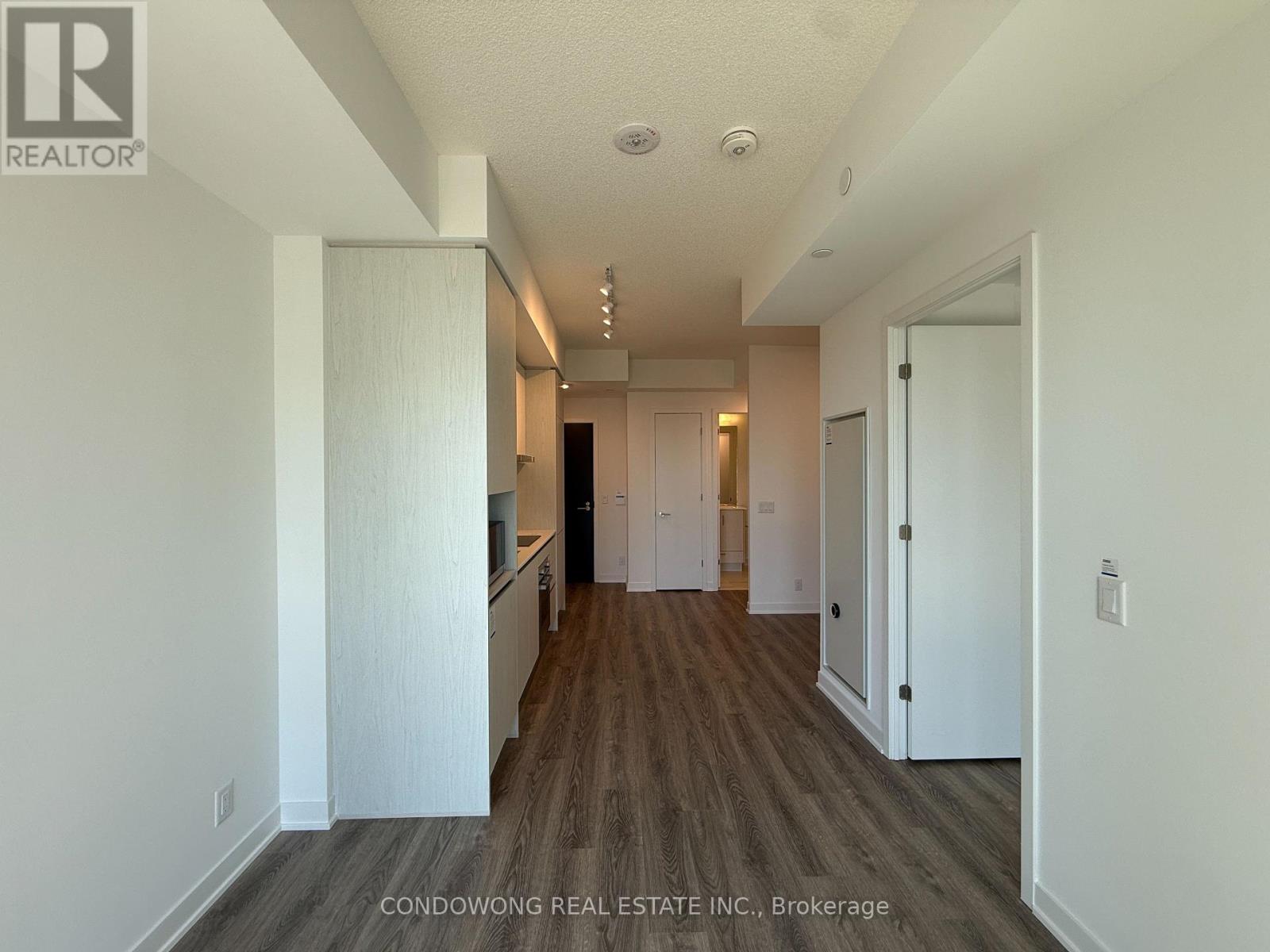 1905 - 180 Front Street E, Toronto, Ontario  M5A 0A9 - Photo 4 - C13237476