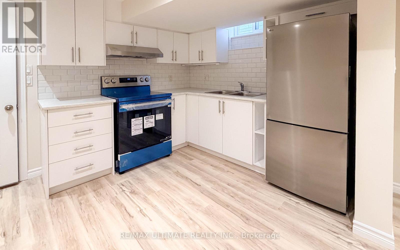 Lower - 403 Winona Drive, Toronto, Ontario  M6C 3T4 - Photo 8 - C13237580