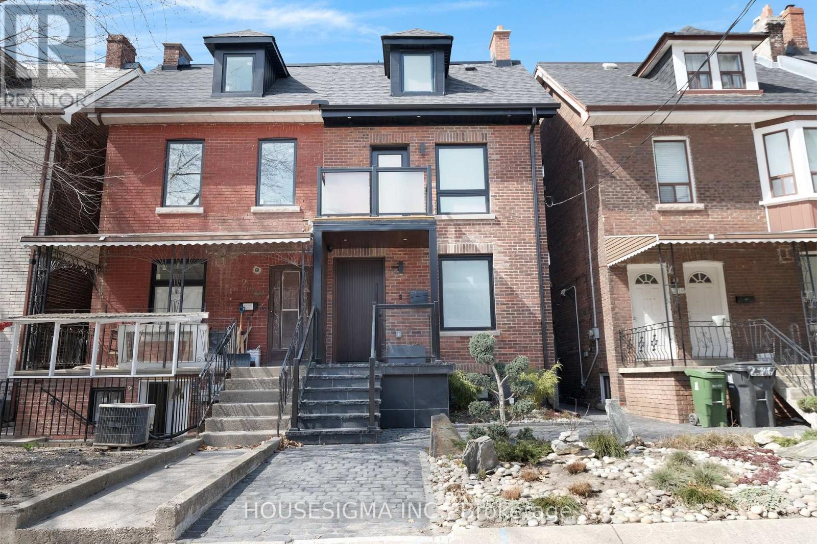 Main - 274 Roxton Road, Toronto, Ontario  M6G 3P9 - Photo 2 - C13237582