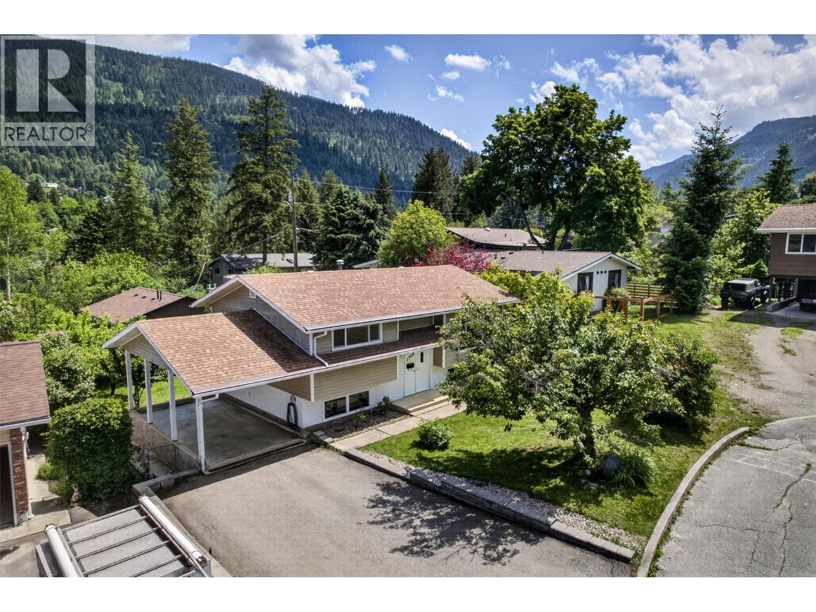 1708 SLOCAN Crescent, Nelson, British Columbia