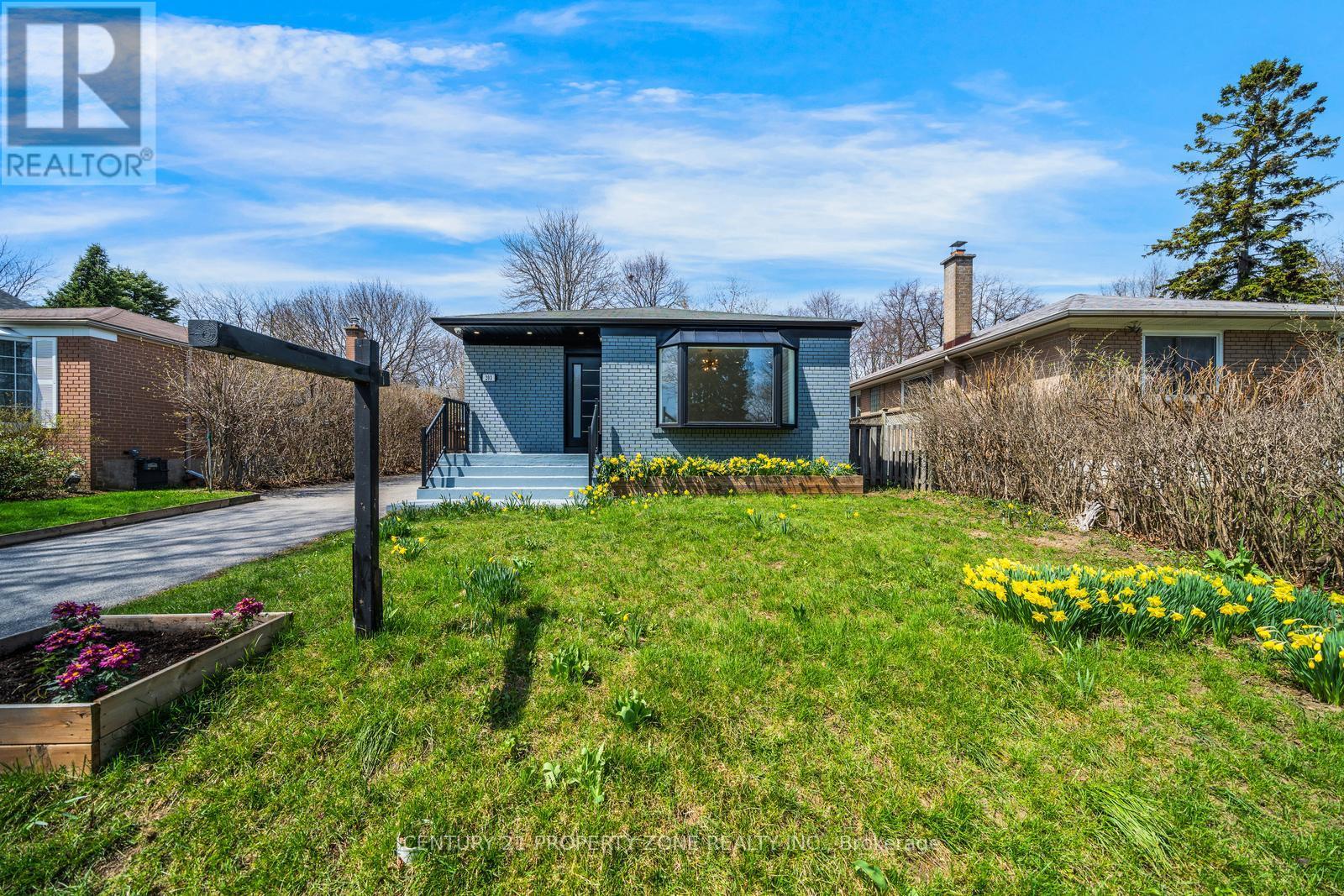 203 Toynbee Trail, Toronto, Ontario  M1E 1G8 - Photo 2 - E13237496