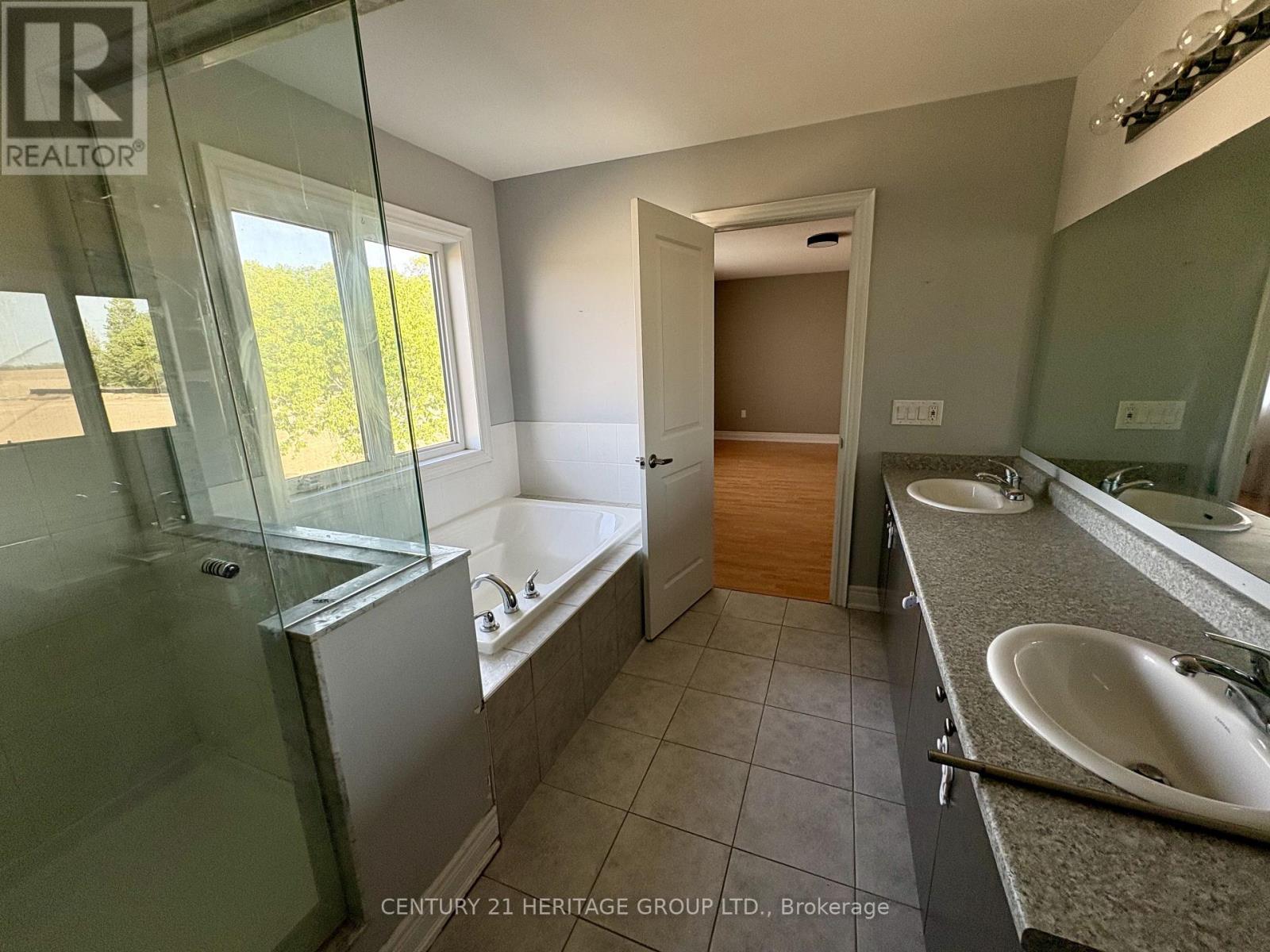 129 Robert Wilson Crescent, Georgina, Ontario  L4P 4E5 - Photo 14 - N13237530