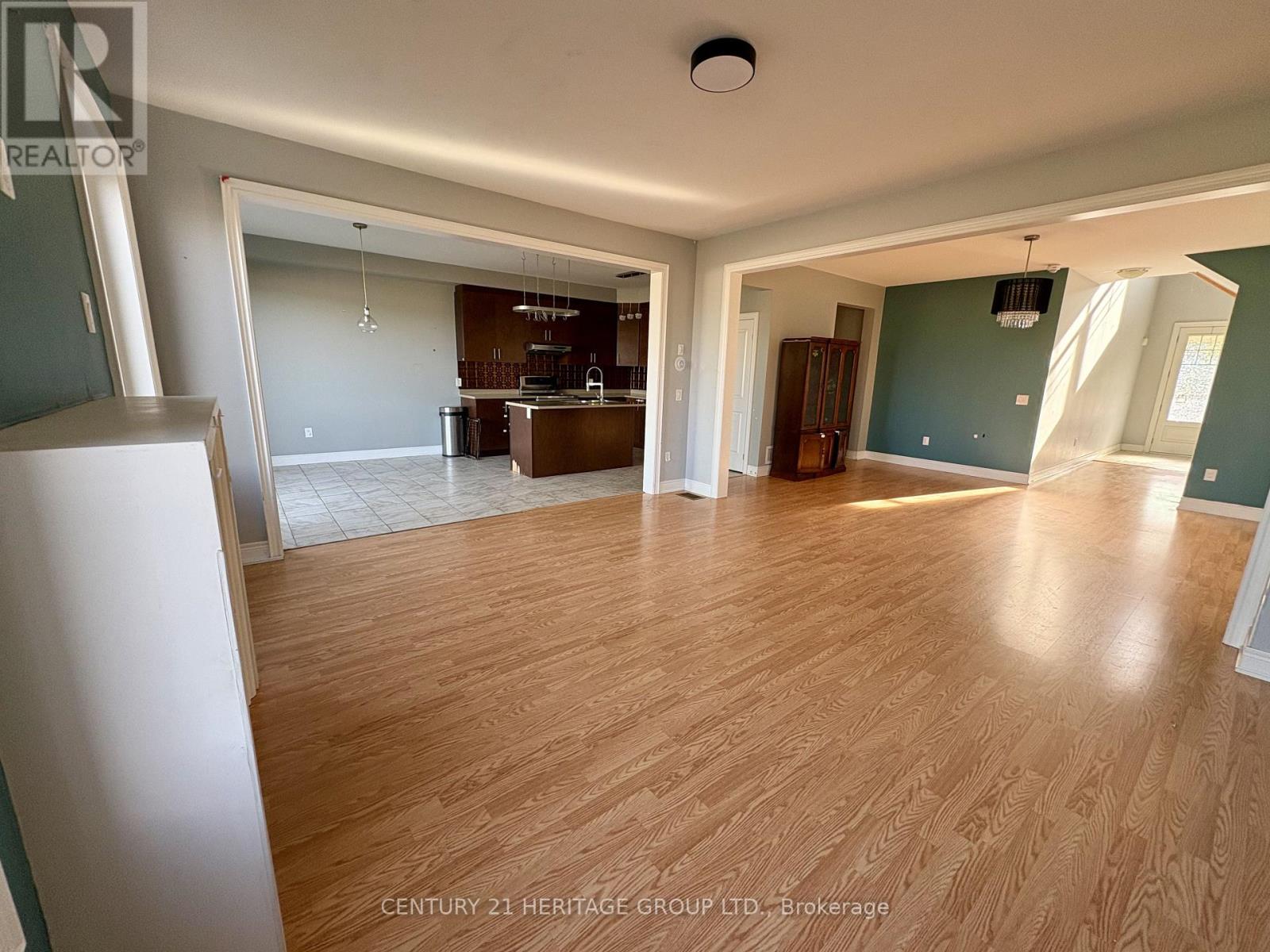 129 Robert Wilson Crescent, Georgina, Ontario  L4P 4E5 - Photo 4 - N13237530