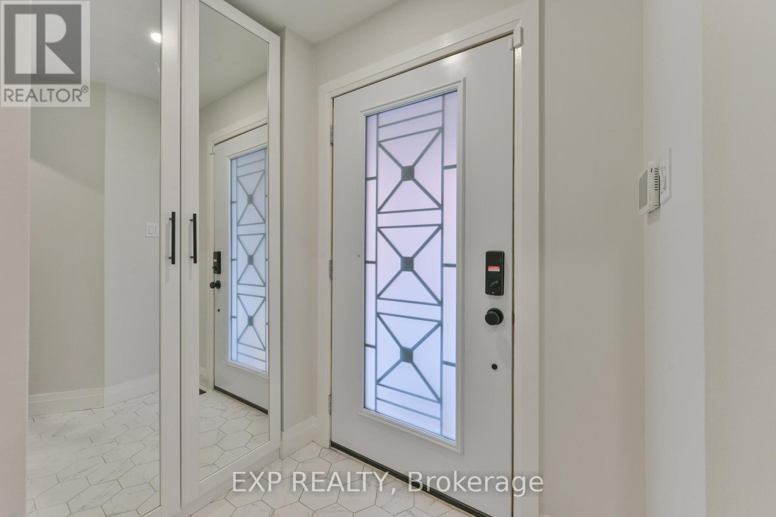 1474 Prince John Circle, Oakville, Ontario  L6J 5S8 - Photo 4 - W13237566