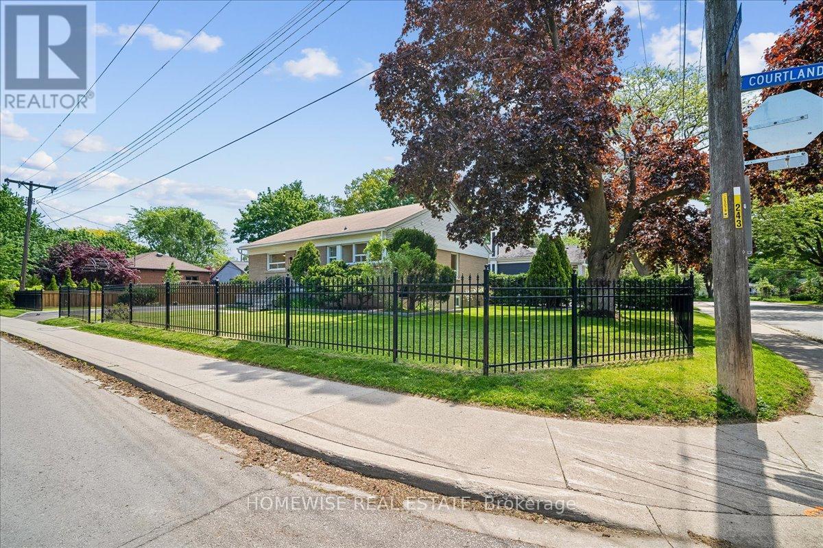 2182 COURTLAND DRIVE, Burlington, Ontario