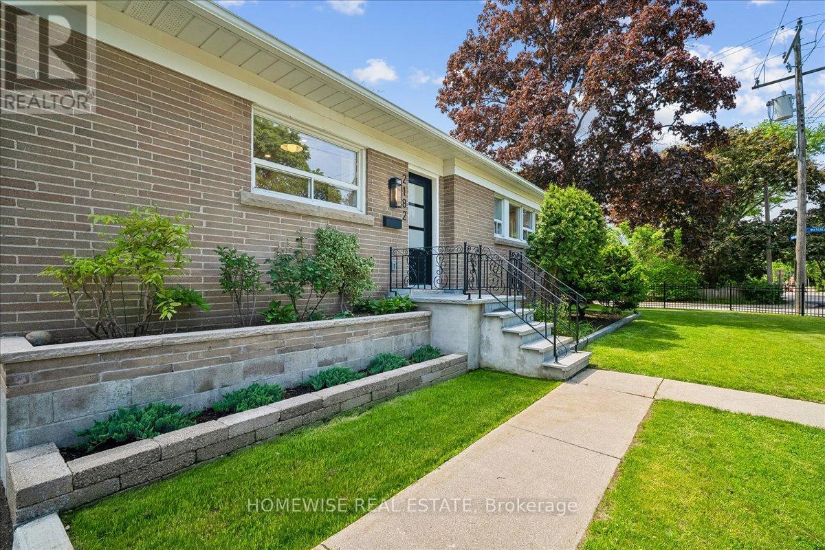 2182 Courtland Drive, Burlington, Ontario  L7R 1S3 - Photo 5 - W13237432