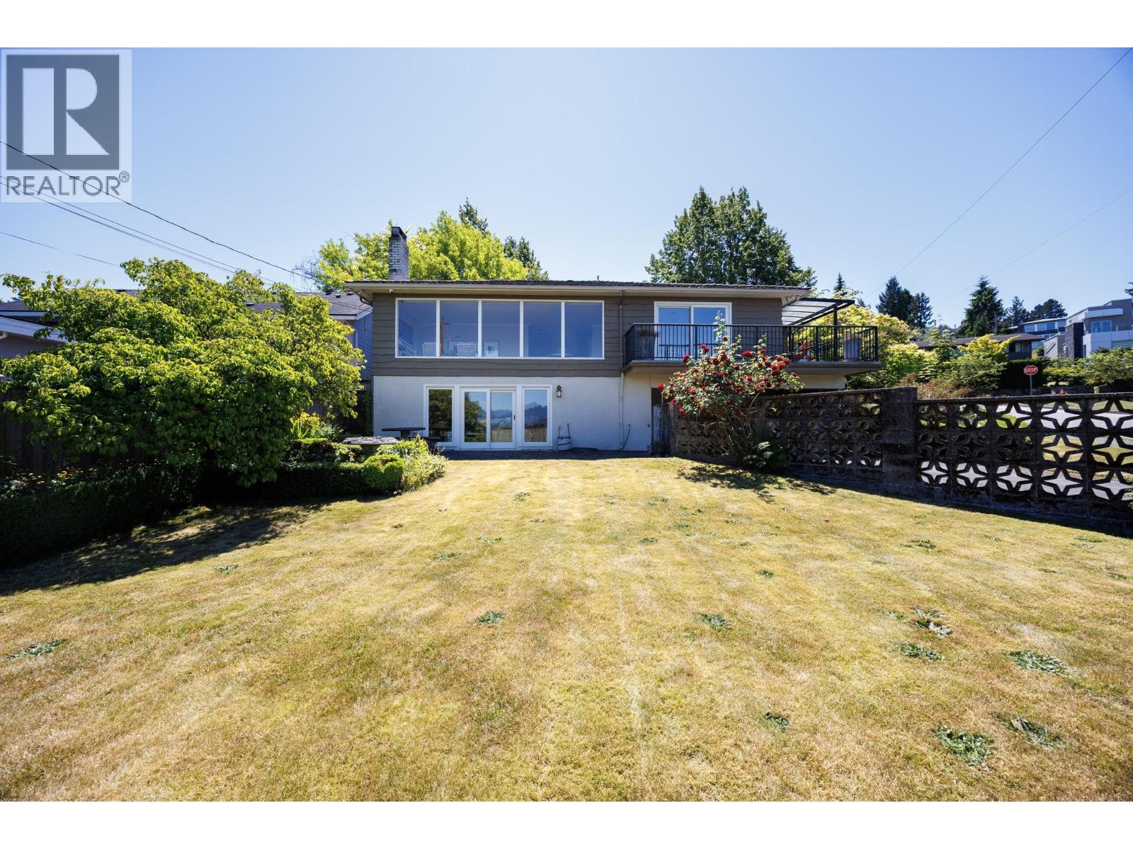 2291 W 32nd Avenue, Vancouver, British Columbia  V6L 2B1 - Photo 2 - R3131743